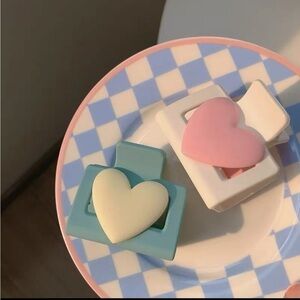 - - 🌹 pink/ blue  heart hair clips